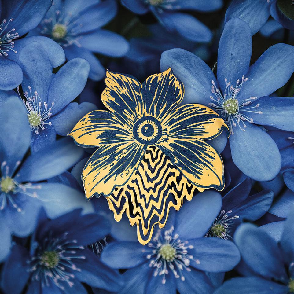 Broche en laiton doré et bleu de la marque Ibride