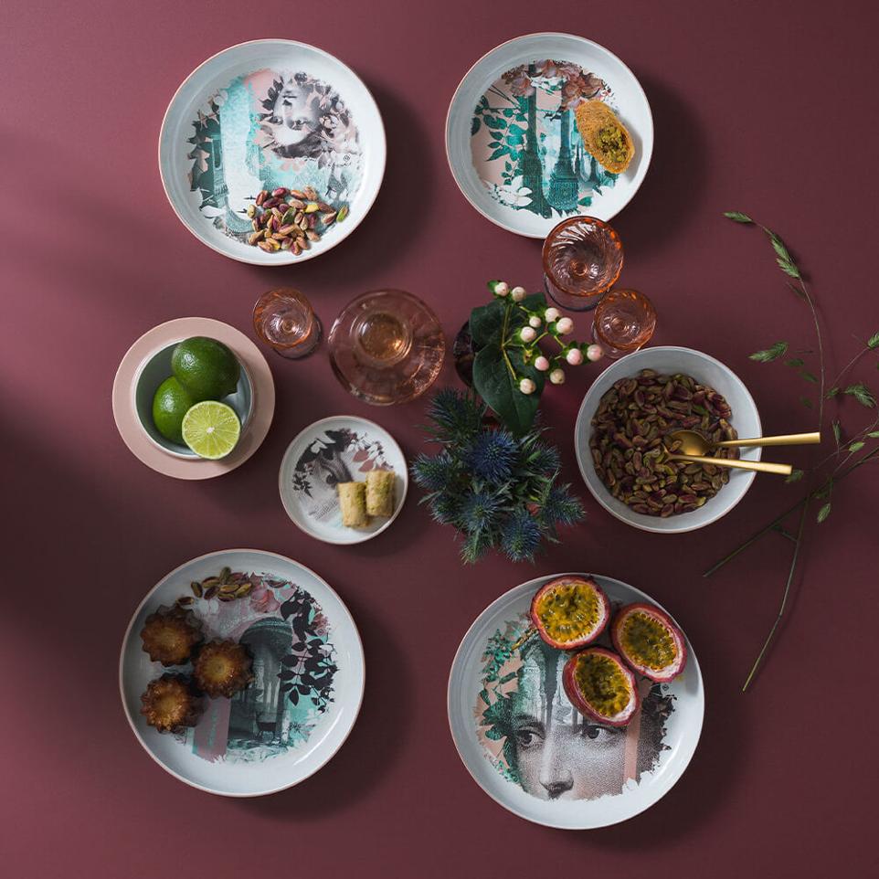 Assiettes et bol design - Collection Alhambra - marque Ibride - Assiettes design rose avec visages et dessins à l'intérieur